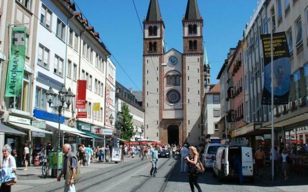 1605196917stadt wrrzburg domstrasse blick dom large pa 1605196917stadt wrrzburg domstrasse blick dom large pa